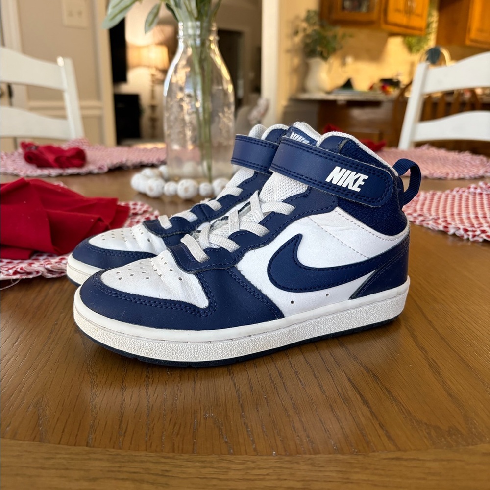 Nike Kids' Court Borough Mid 2 Sneakers